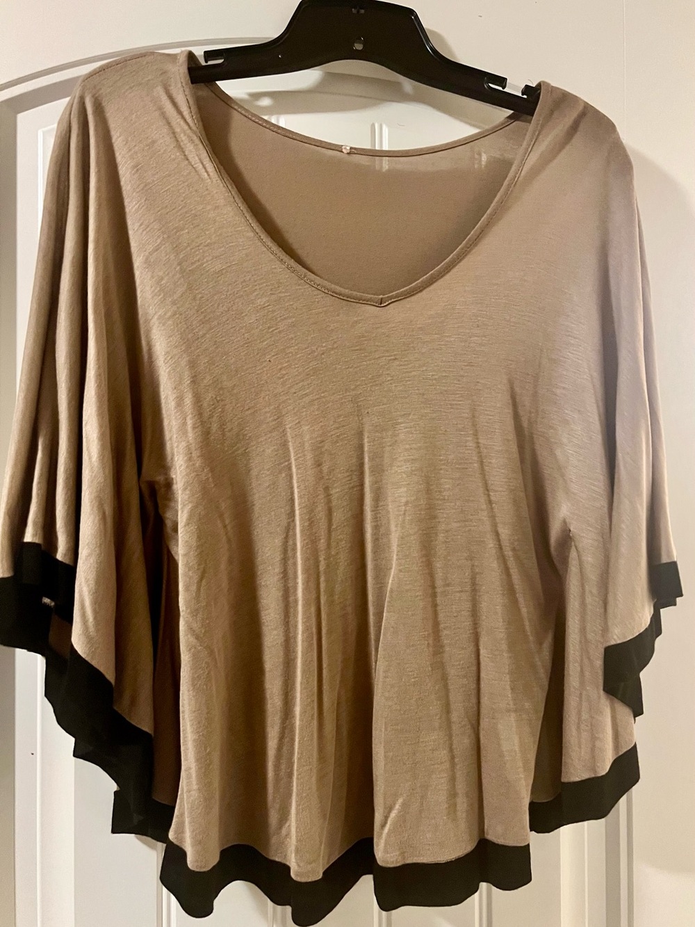 Women’s Taupe Layered-Sleeve V-Neck Top